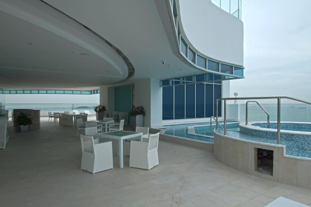 Apartamento 18G Luxury Oceanview With Roof Top Pool Arraijan Exterior foto